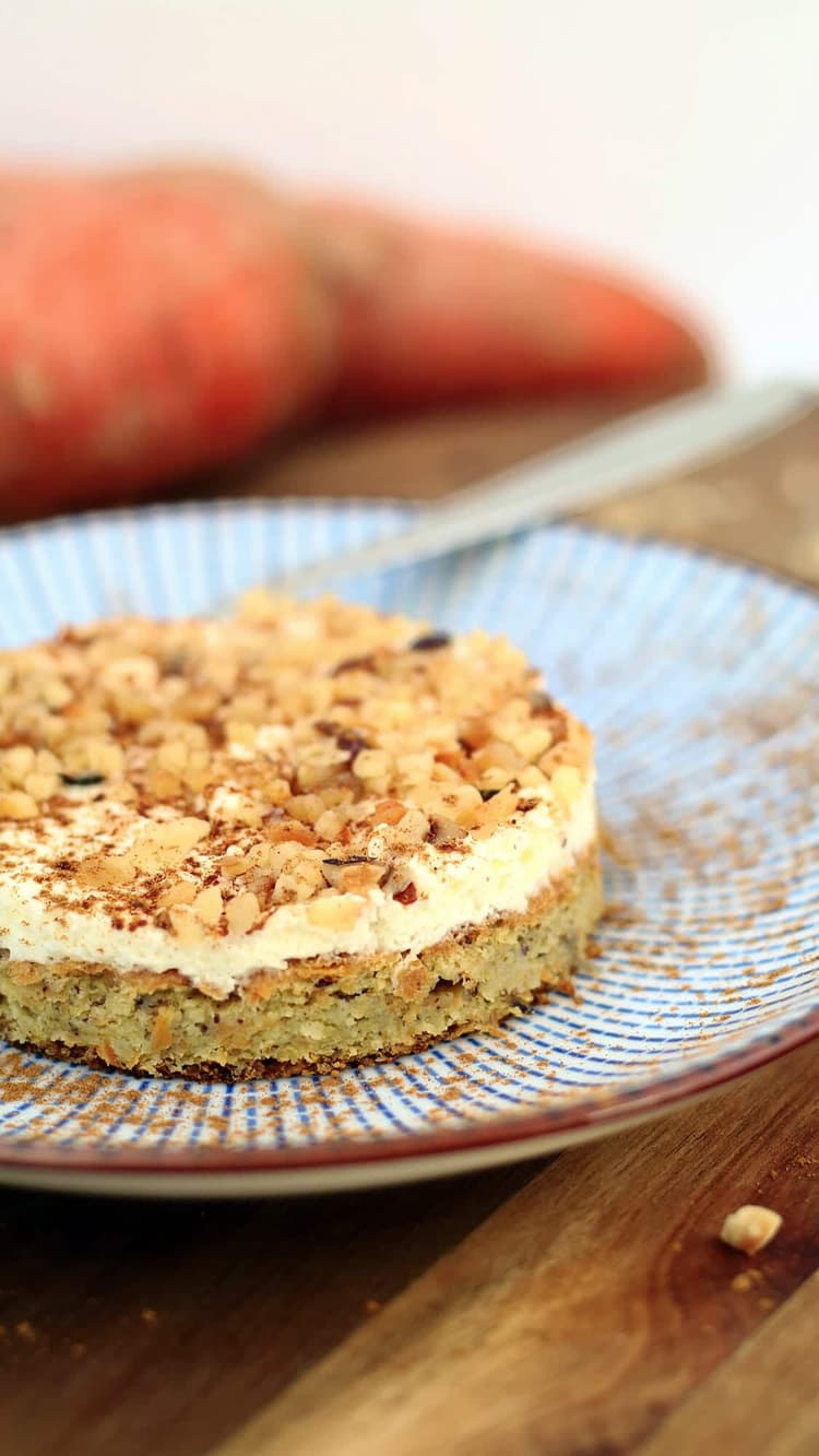 Möhrenkuchen ohne Zucker mit Apfel