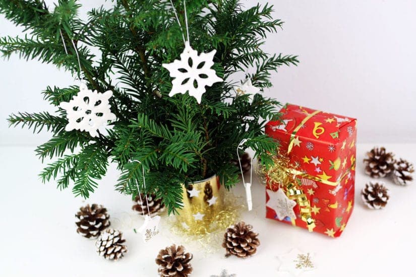 Weihnachtsdeko aus Kaltporzellan: DIY-Anleitung & Rezept