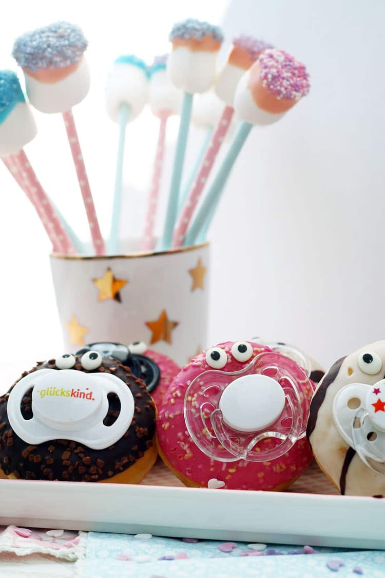 babyparty essen donuts mit gesicht