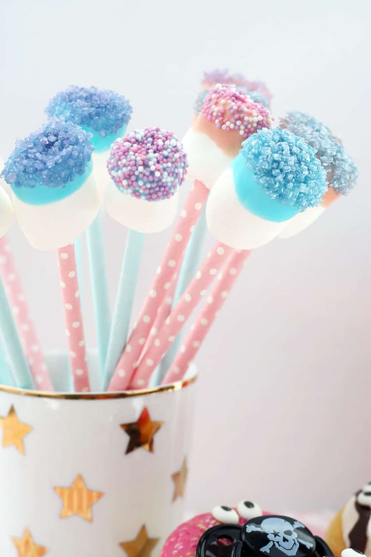 Marshmallow-Pops für die Babyparty