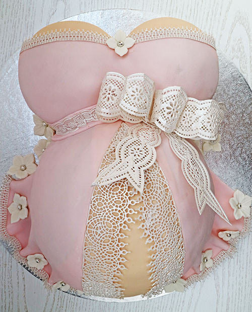 Babyparty-Torte im Babybauch-Design