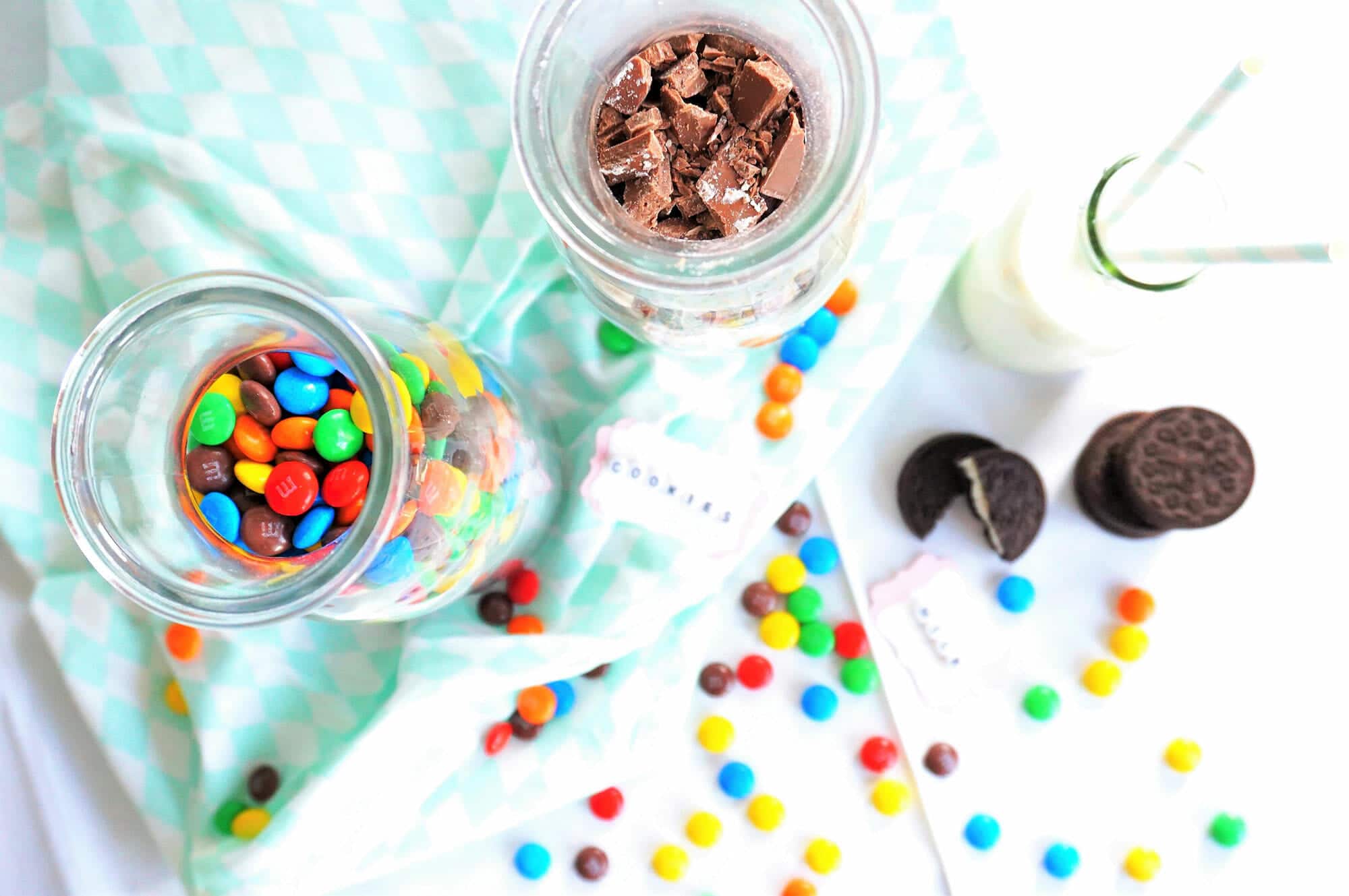 Backmischung im Glas Cookies Smarties von oben