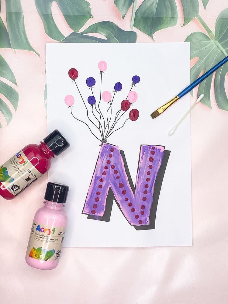 fliegende buchstaben fuer die kinderzimmertuer-kreative tuerschilder basteln1