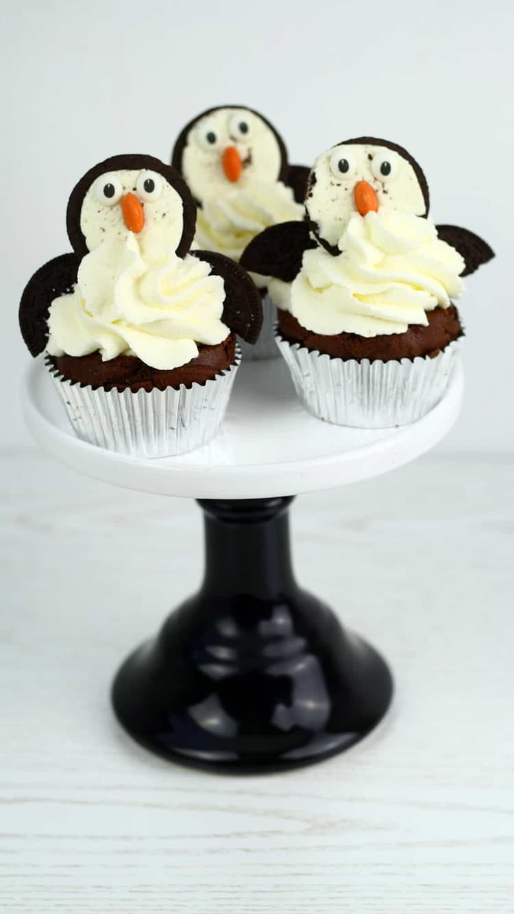 Pinguin Fledermaus Cupcakes mit Oreos