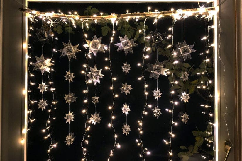 Weihnachtsbeleuchtung fürs Fenster selber machen: DIY