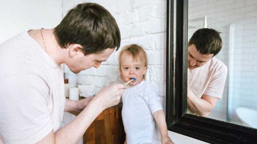 Zähneputzen bei Kleinkindern: 28 Tipps ohne Geschrei