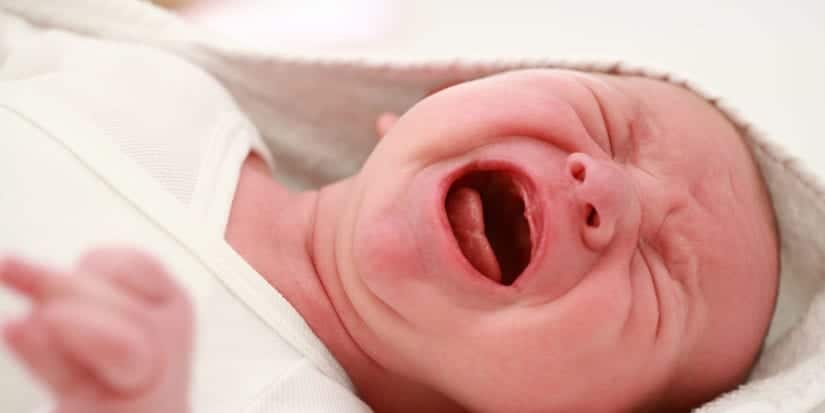 Baby schreit viel? 2 Tipps, die wirklich helfen können